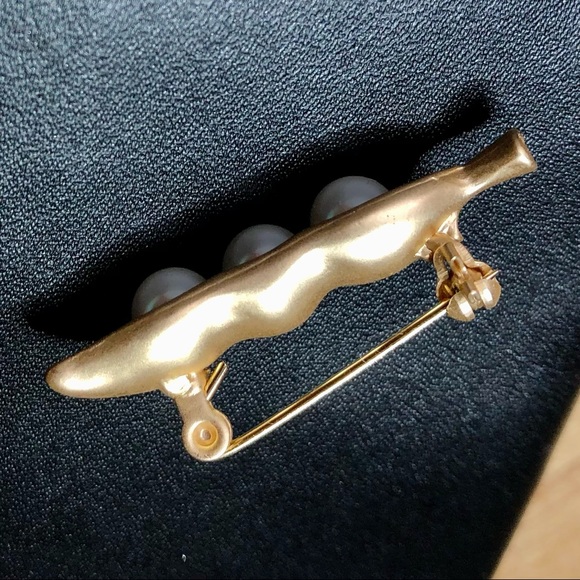 Sold. 🪲PEAS IN A POD BRUSHED GOLDEN BROOCH PIN - Picture 11 of 15